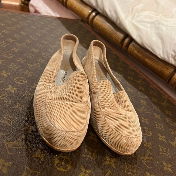 Tan Eden flats. Gently worn. Vintage. - Picture 5 of 5